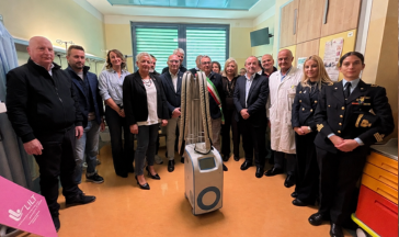 Foto di gruppo donazione LILT oncologia MB