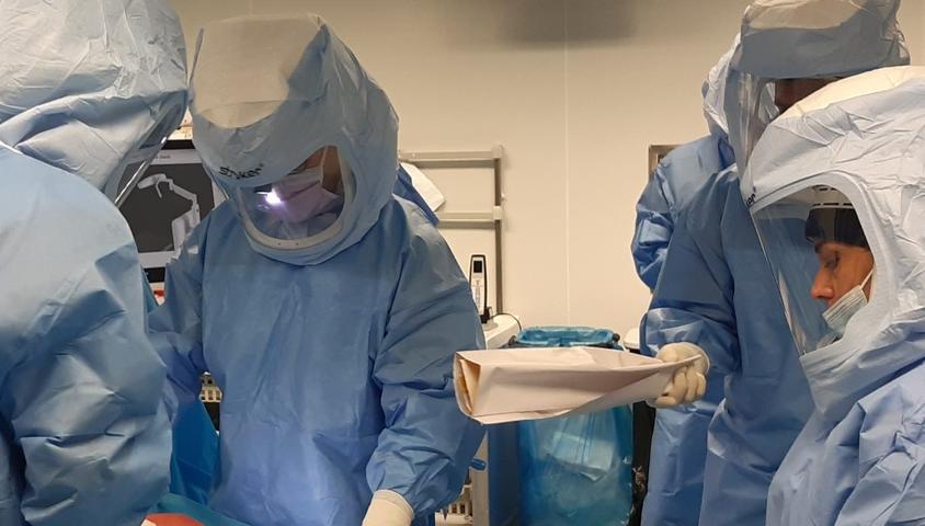 immagine in sala operatoria con il robot